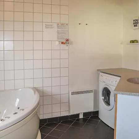 4 Bedroom Cozy In Norre Nebel *